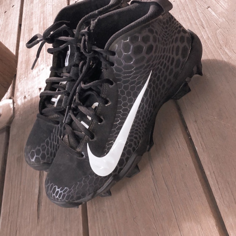 Black nike softball cleats